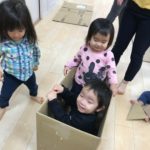 ダンボール遊び！！